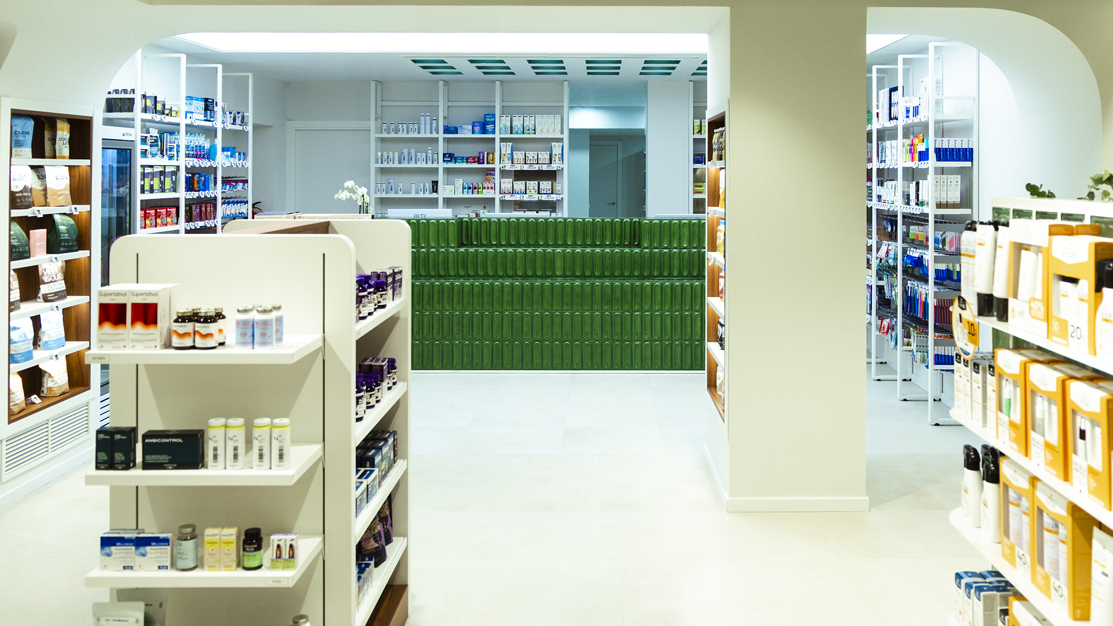 Farmacia 11-11 interior